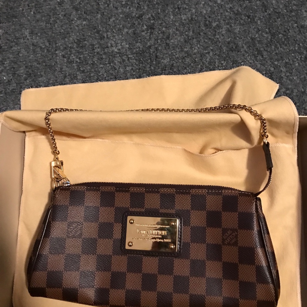 LOUIS VUTTON CLUTCH BAG